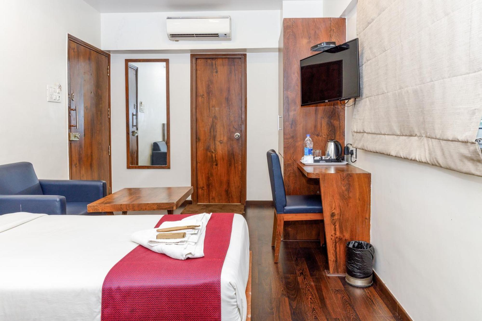 J Hotel And Banquets Bombay Extérieur photo