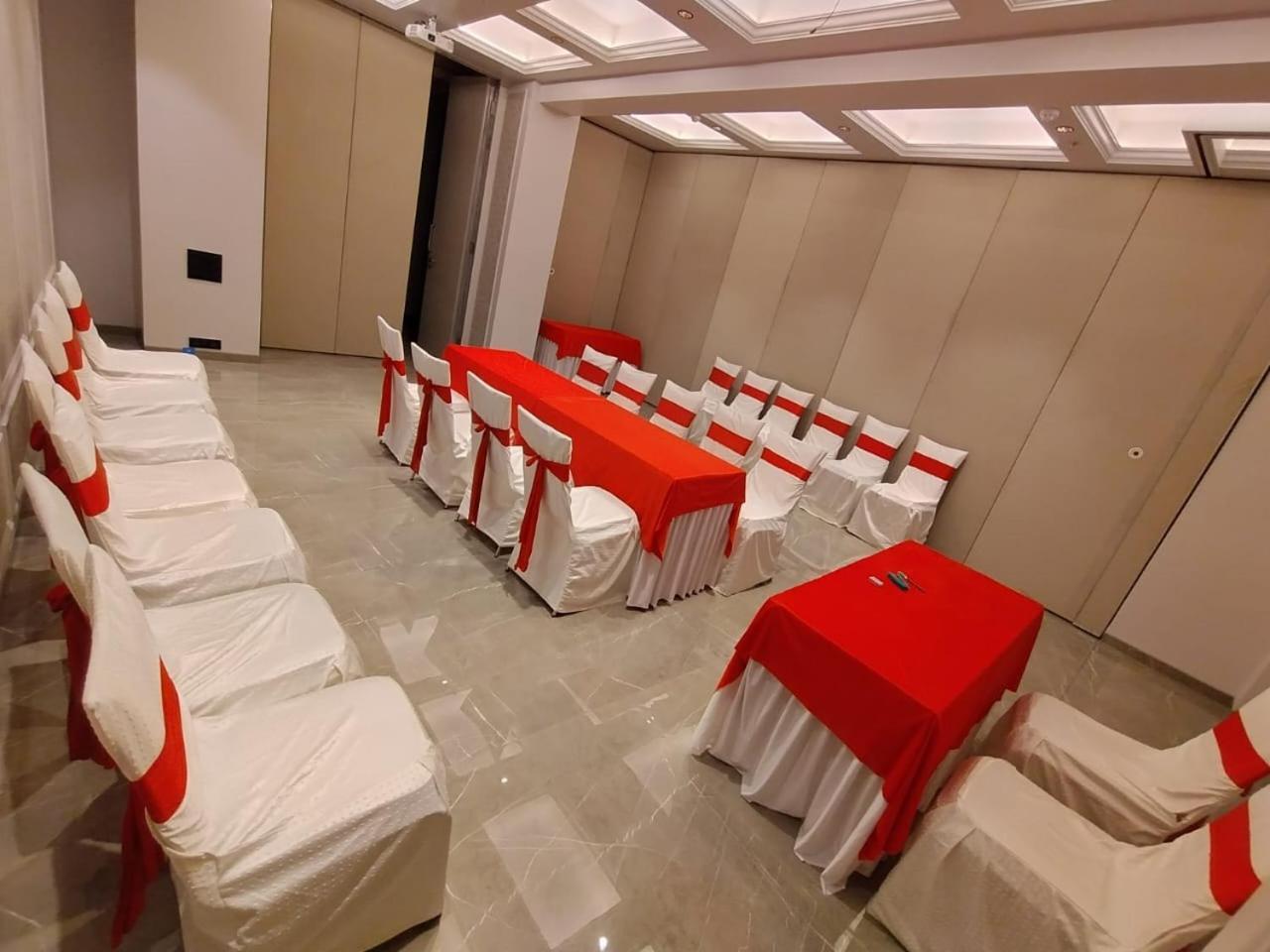 J Hotel And Banquets Bombay Extérieur photo